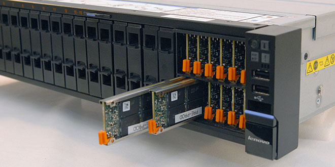 Um rack de servidor com E1.S de 9,5 mm
